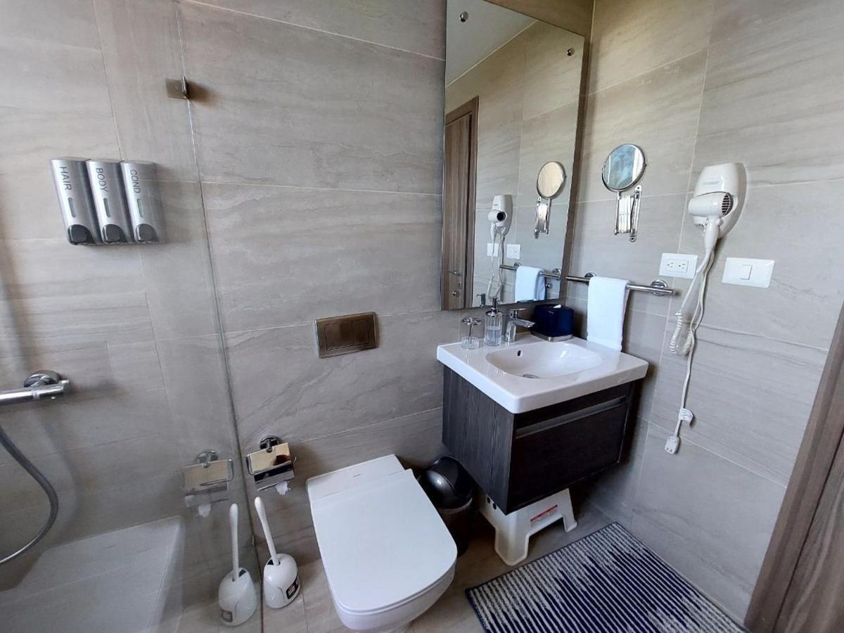 Beach-style 2br Across From Hard Rock Apartment