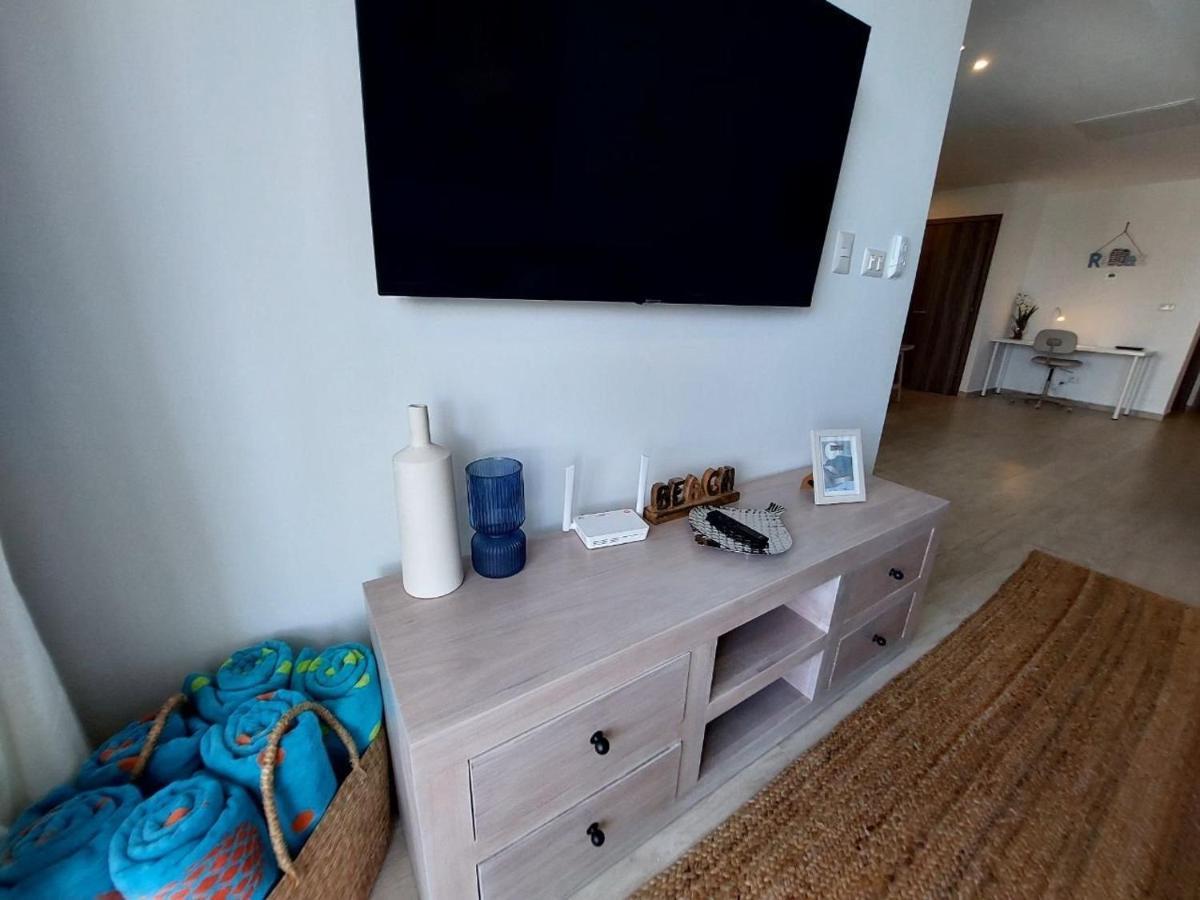 Beach-style 2br Across From Hard Rock Apartment *