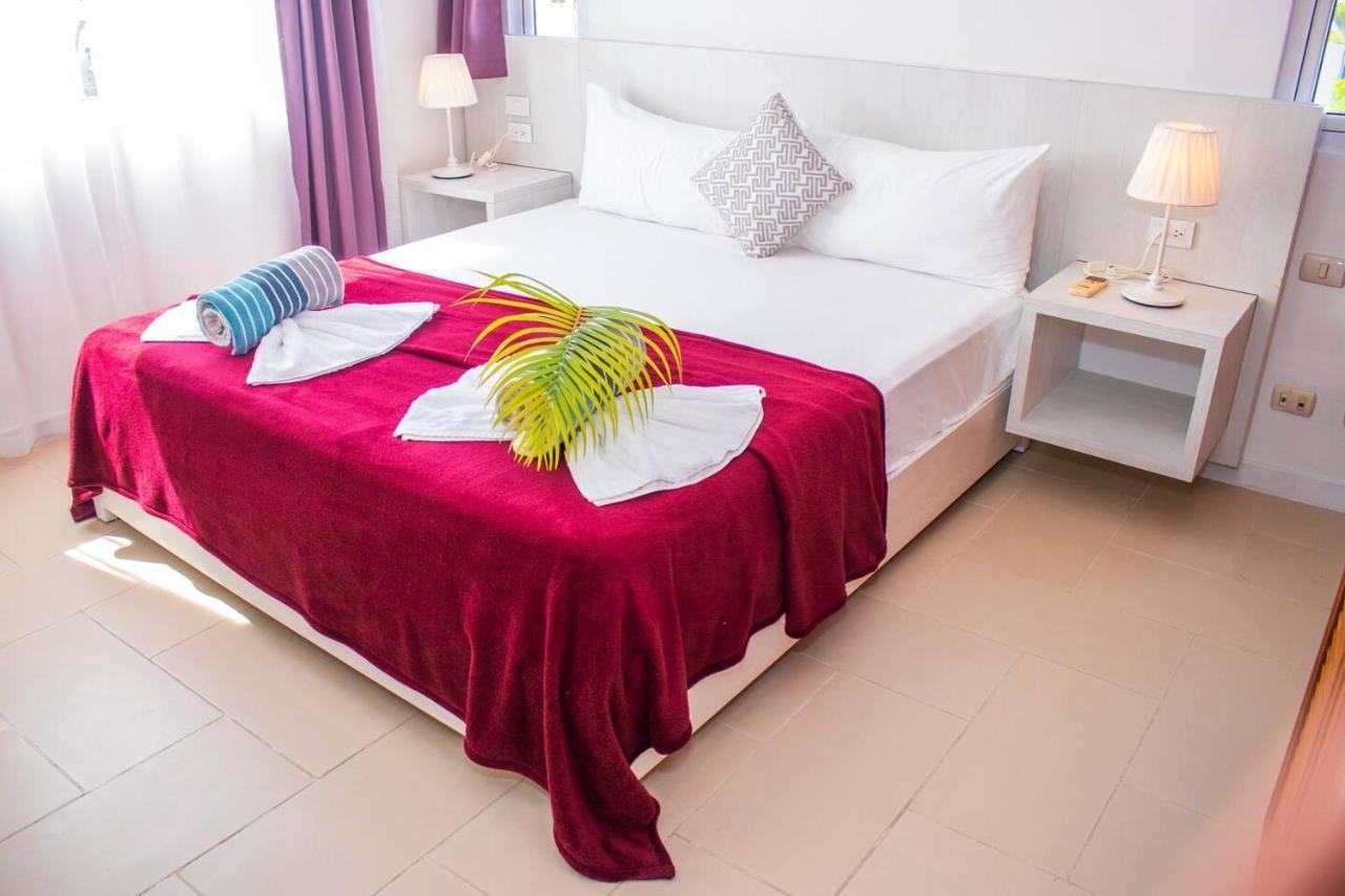 Los Corales Sortosan Private Beach Club *
