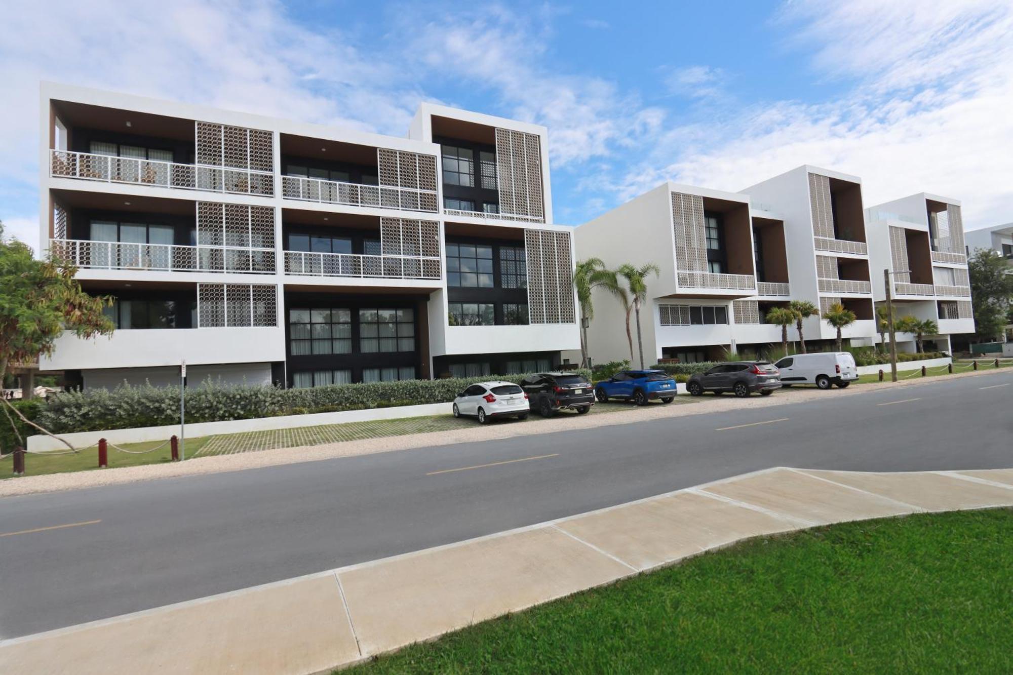 Lumina At Flats Village Apartment *
