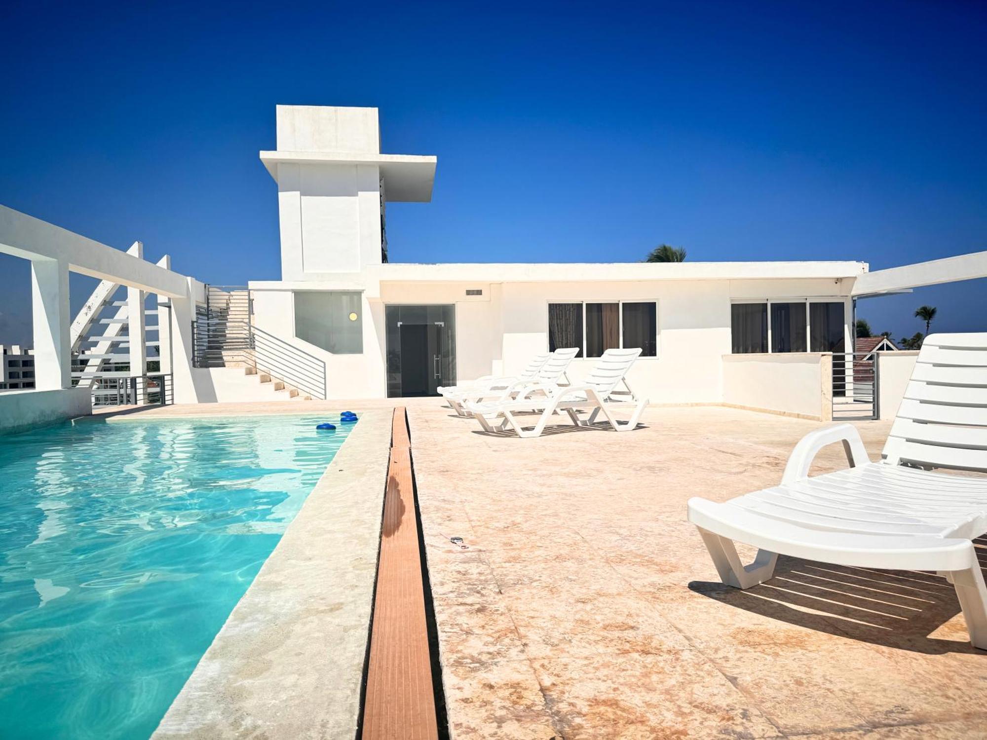 Atlantico Suites - Rooftop Pool, Bars & Club Hotel 5*