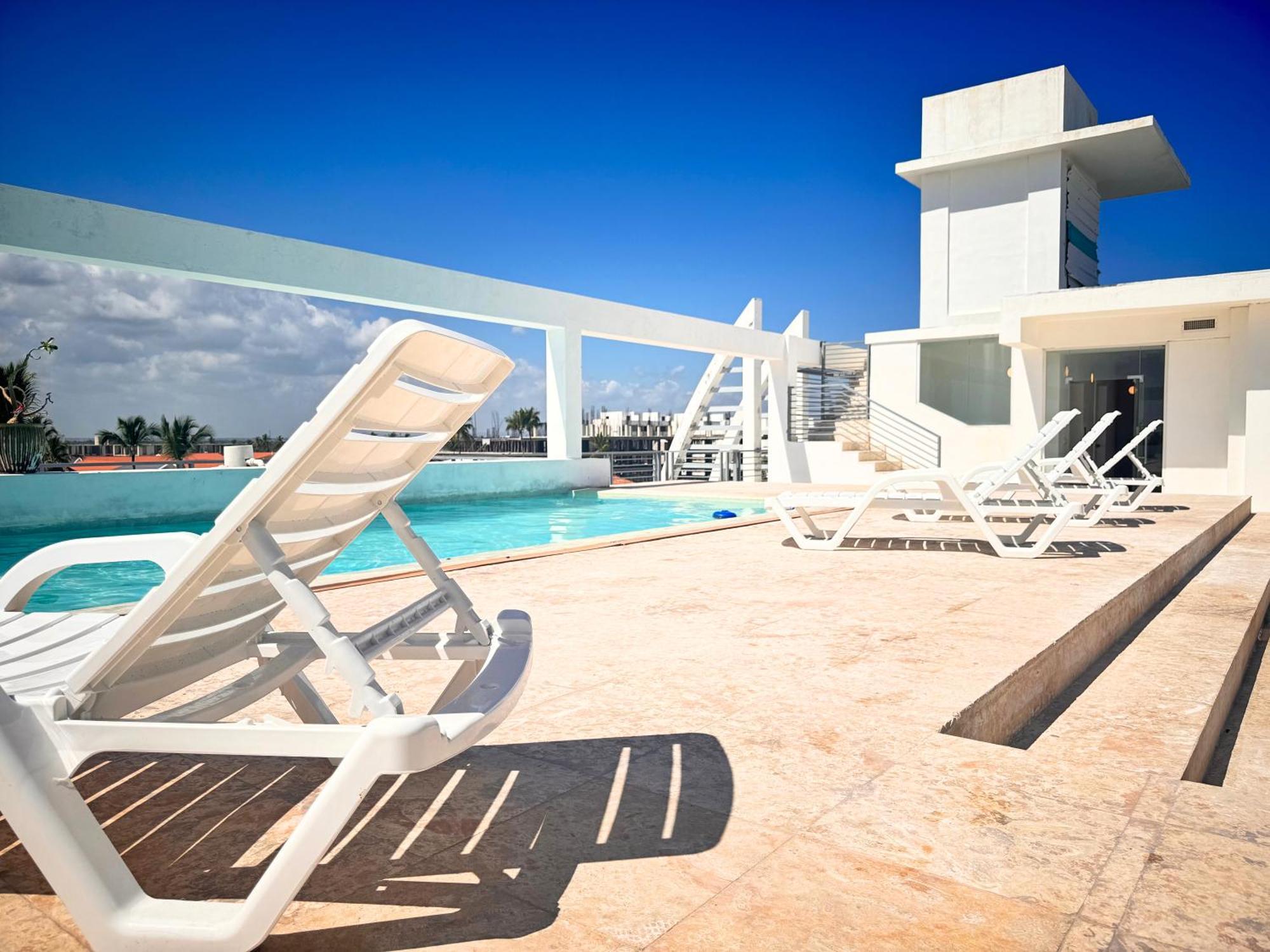 Atlantico Suites - Rooftop Pool, Bars & Club 5*