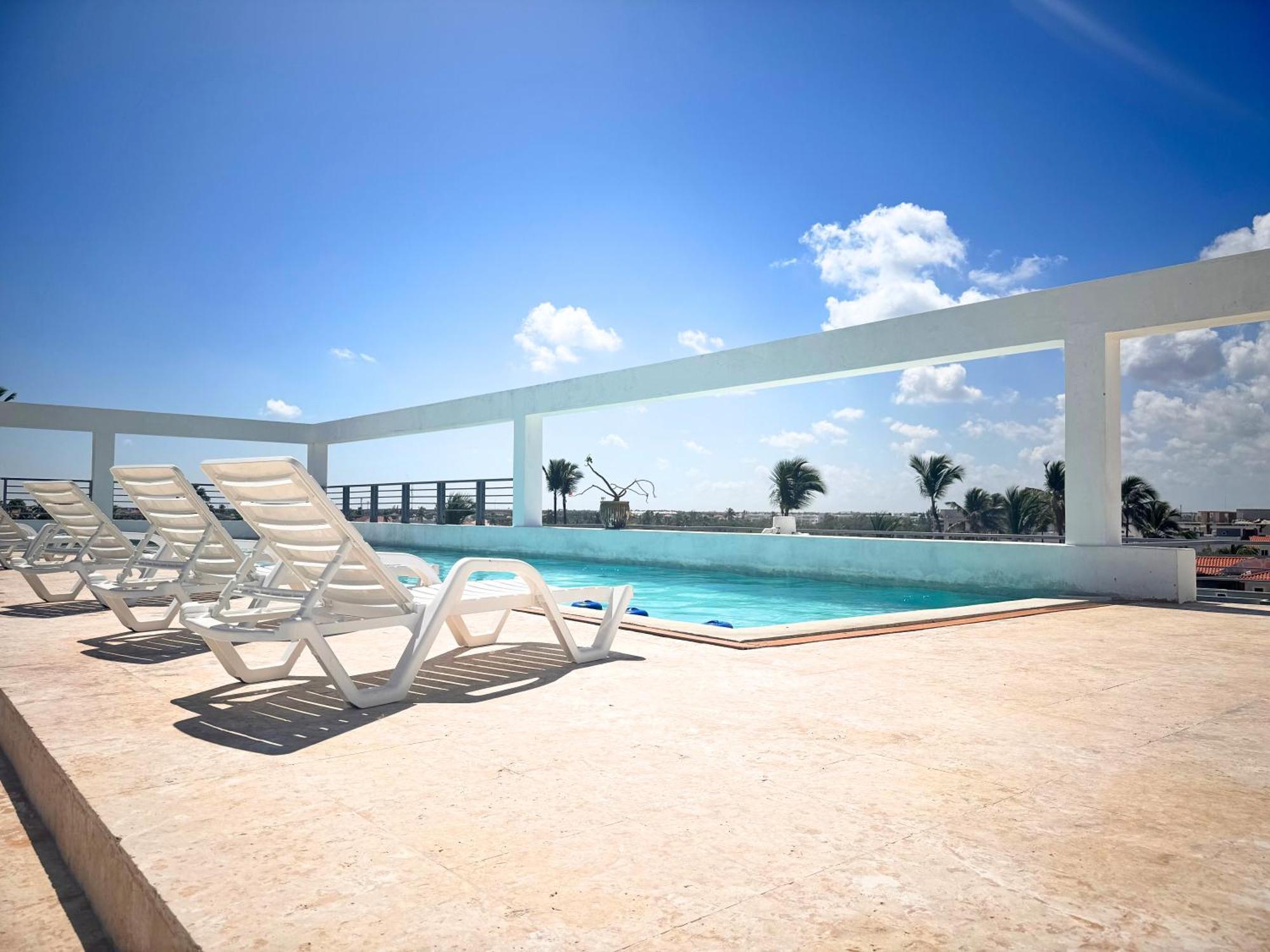 Atlantico Suites - Rooftop Pool, Bars & Club 5*