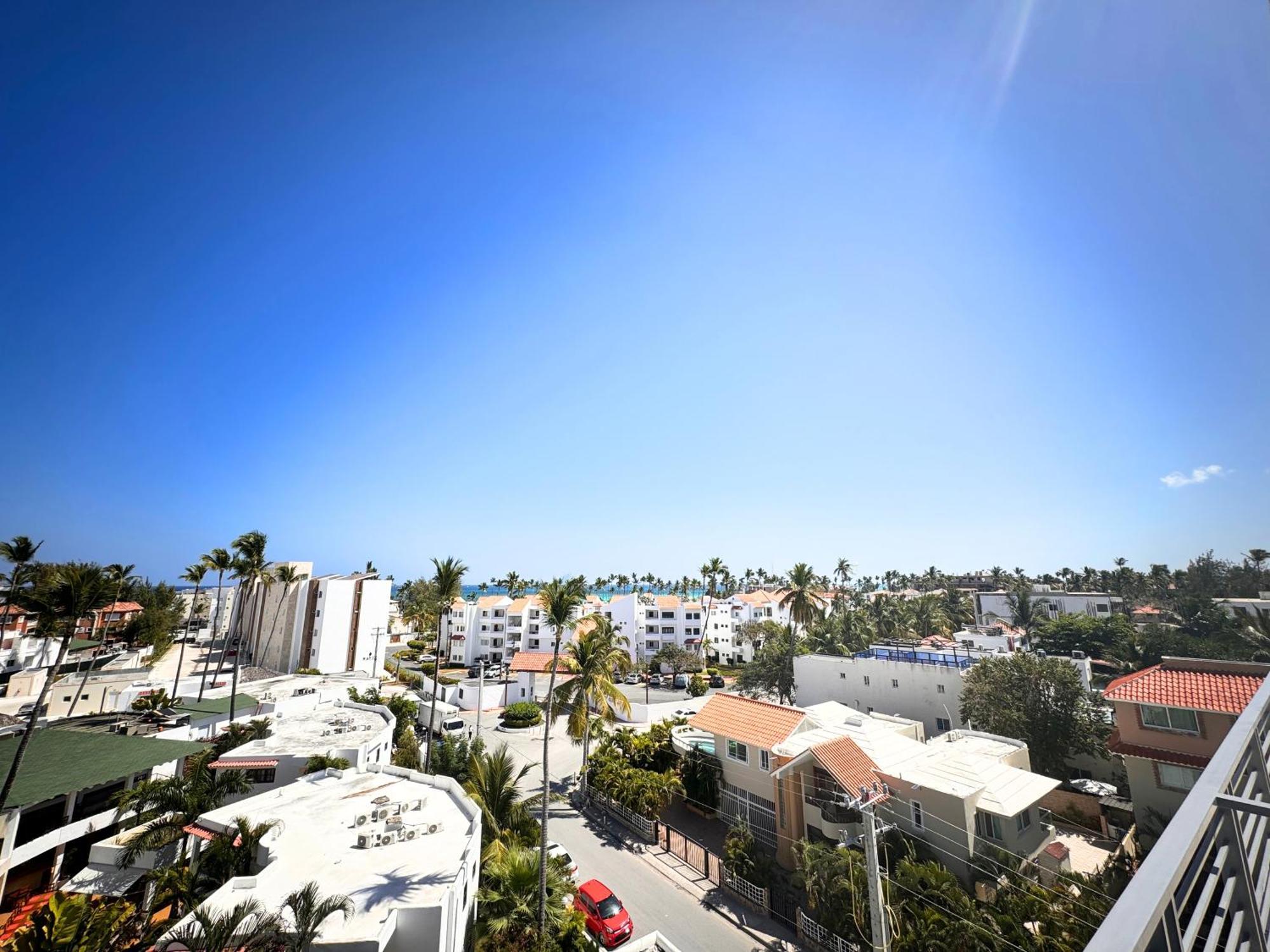 Atlantico Suites - Rooftop Pool, Bars & Club 5*