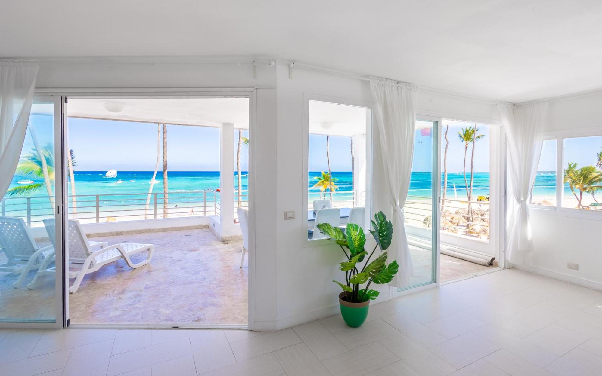 Beachfront For Rent - Ocean View, Private Terrace, And Bbq