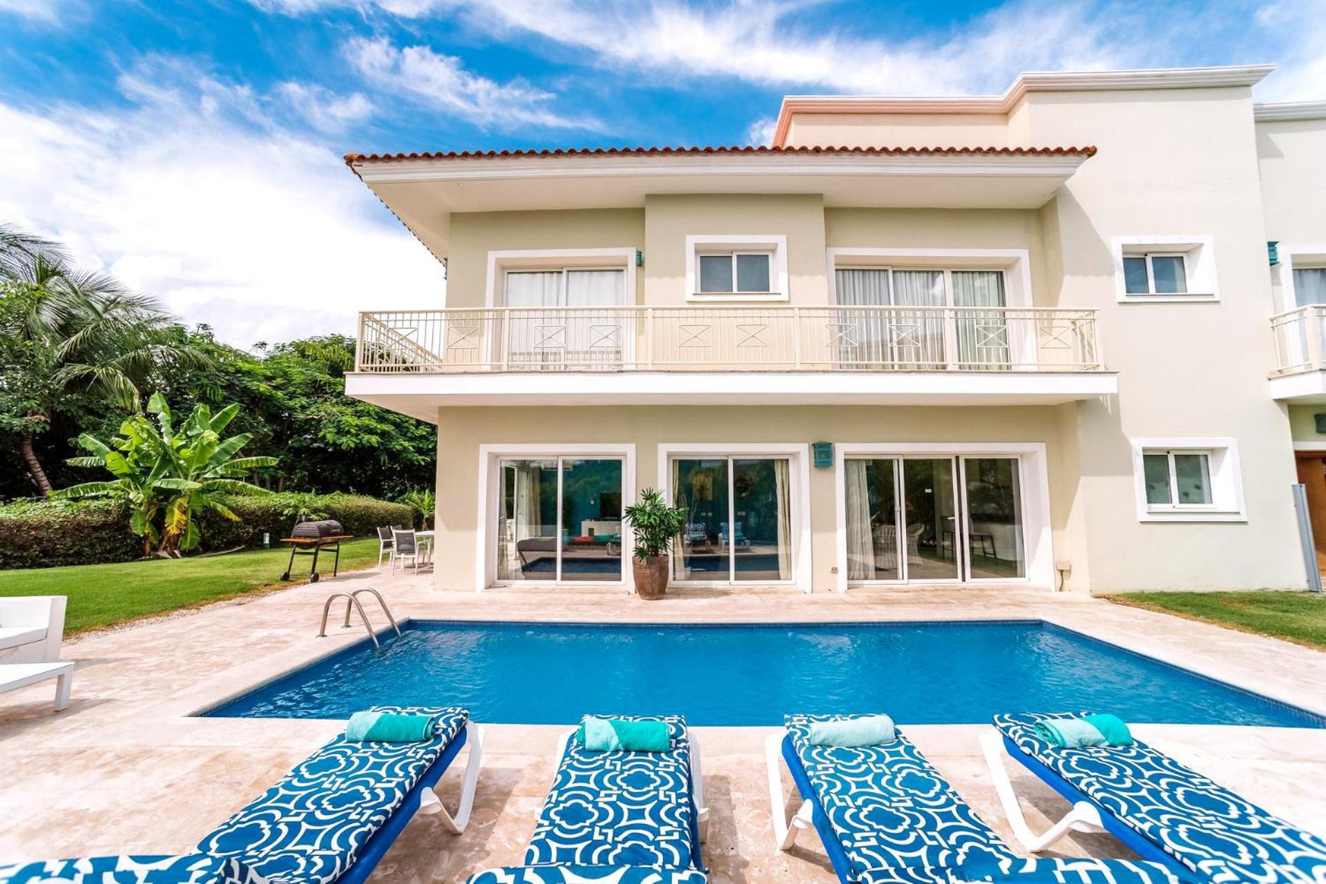 Luxury Private With Pool, Private Beach, Bbq Villa
