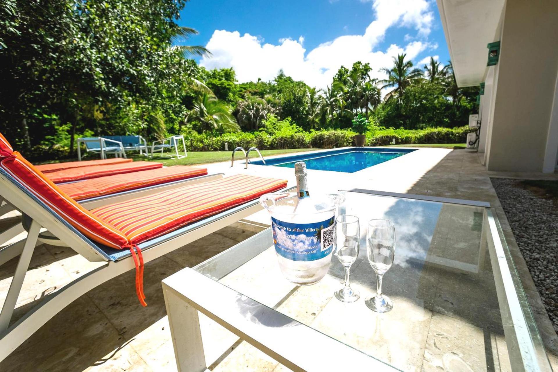 Luxury Private With Pool, Private Beach, Bbq Villa *