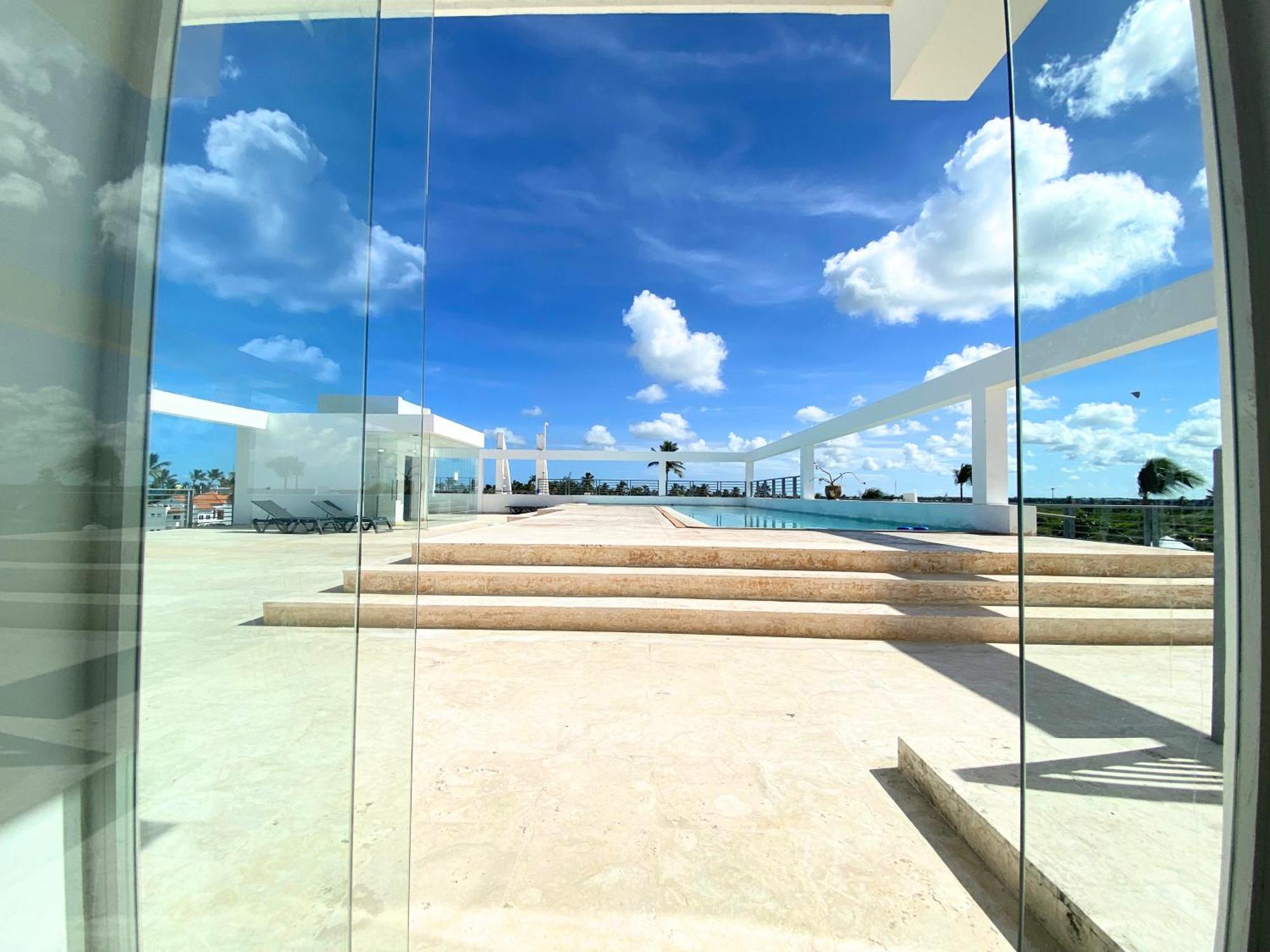 Atlantico Suites - Rooftop Pool, Bars & Club Punta Cana