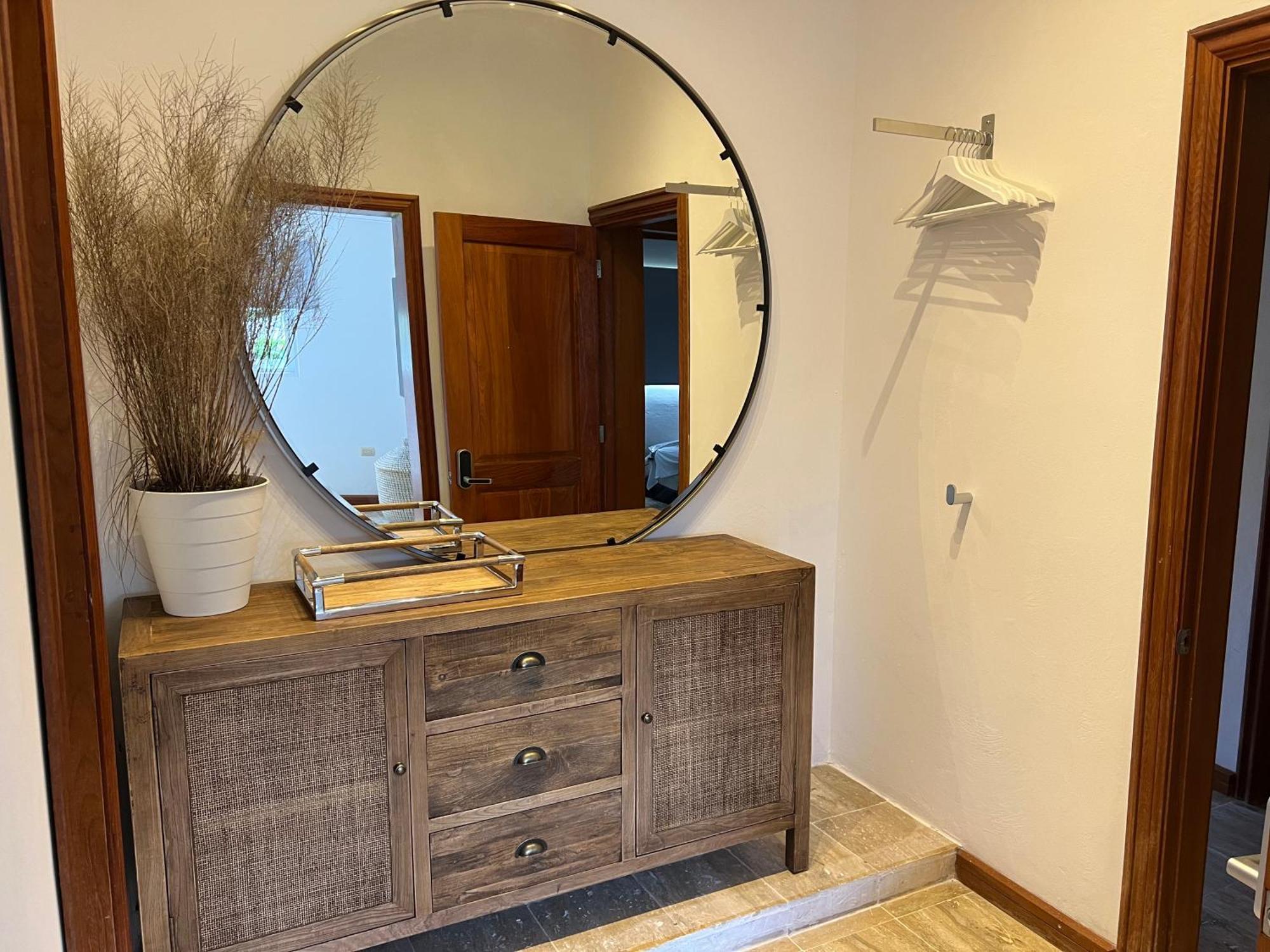 Suite, Pool And *
