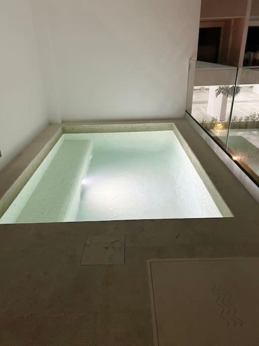Apartment Tropical Deluxe 2 Bedroom Unit With Jacuzzi