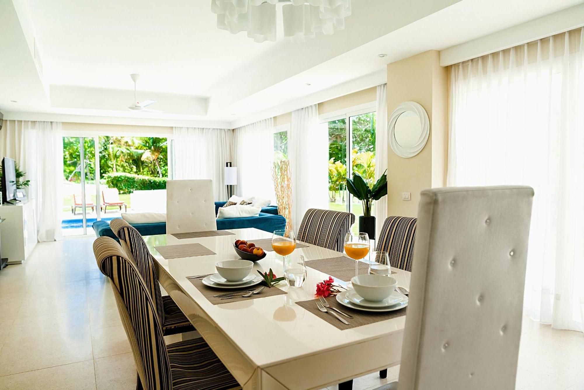 Luxury Private With Pool, Private Beach, Bbq