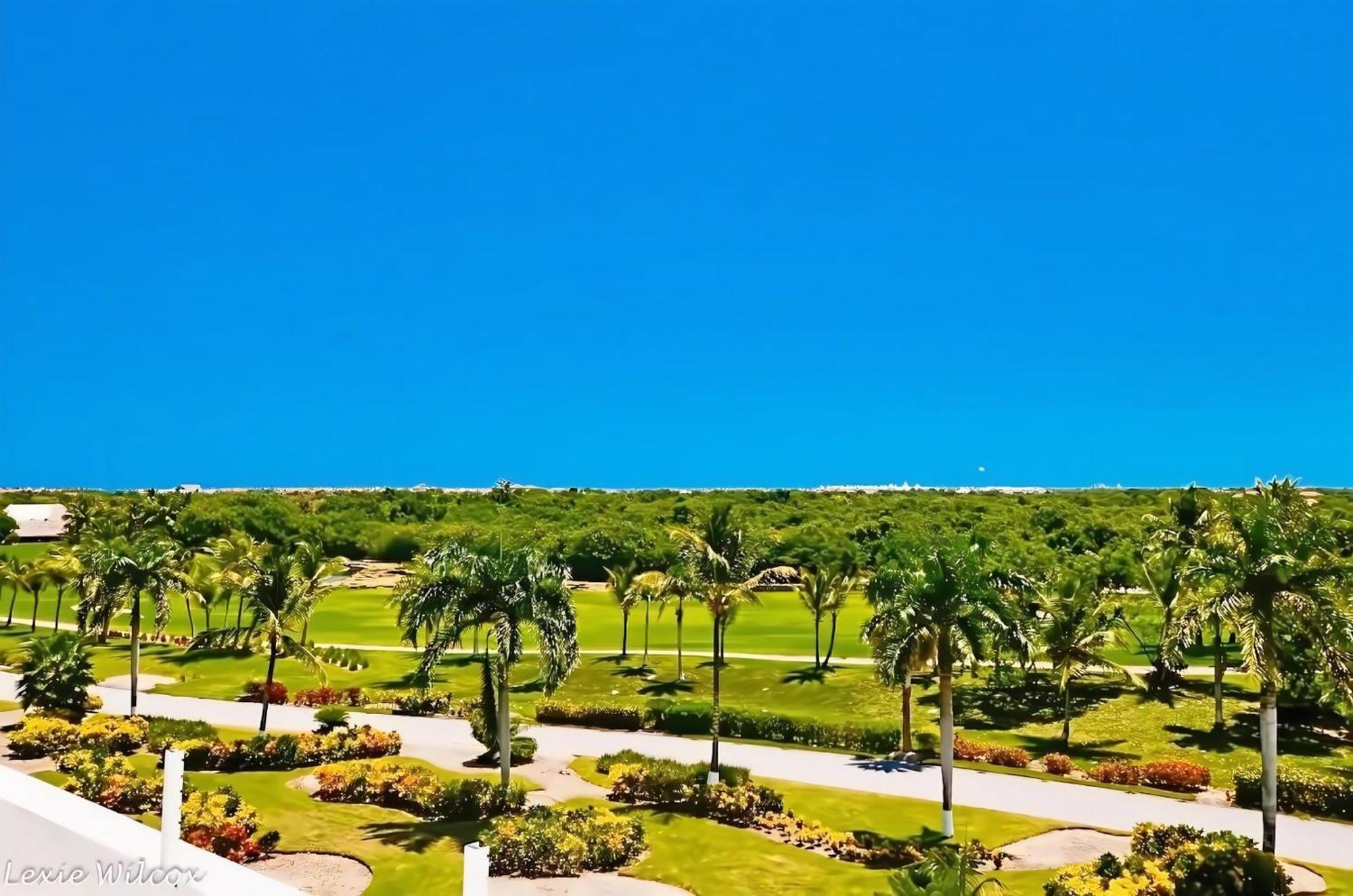 Cana Rock Penthouse Vista Espectacular Golf & Jacuzzi B-336 Apartment
