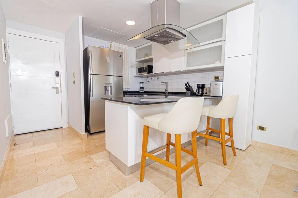 Relaxing And Peaceful 2 Bedroom At Hard Rock Apartment