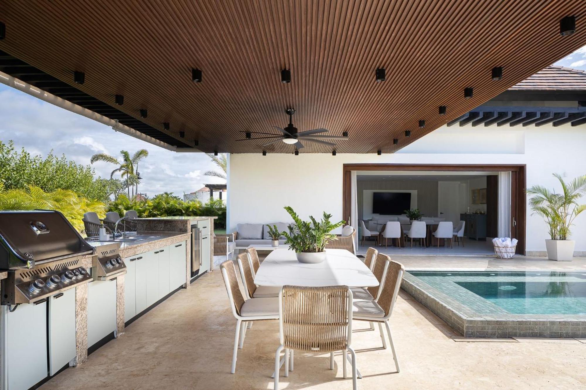 Elegante Privada De 4 Con Piscina Y Jacuzzi Ferienhaus