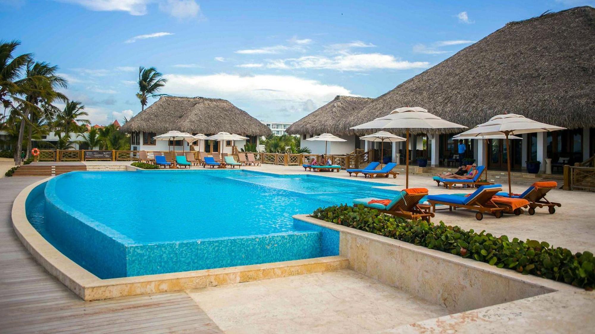 Beach-style 2br Across From Hard Rock Apartment