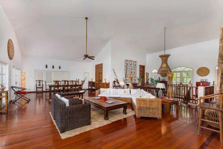 Rubi 27 Luxurious With 6 Bedrooms Pool And Private Beach Pousada