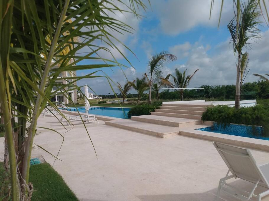 Chic Art Caribbean Escape At Hard Rock *
