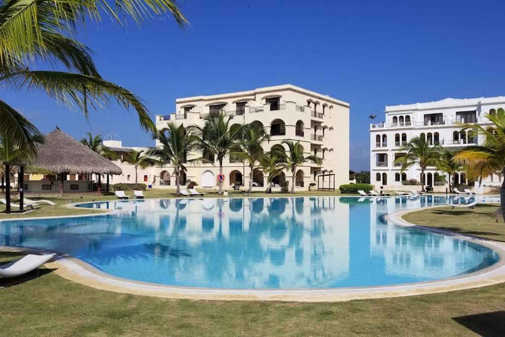 Sunset View, Walk To Pool, Hot Tub, Dining, Shops Apartment *