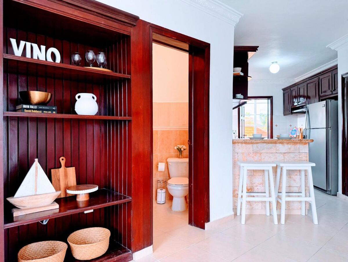 Apartment Rooftop, Pool View, Walk To Beach, Dining, Shops *