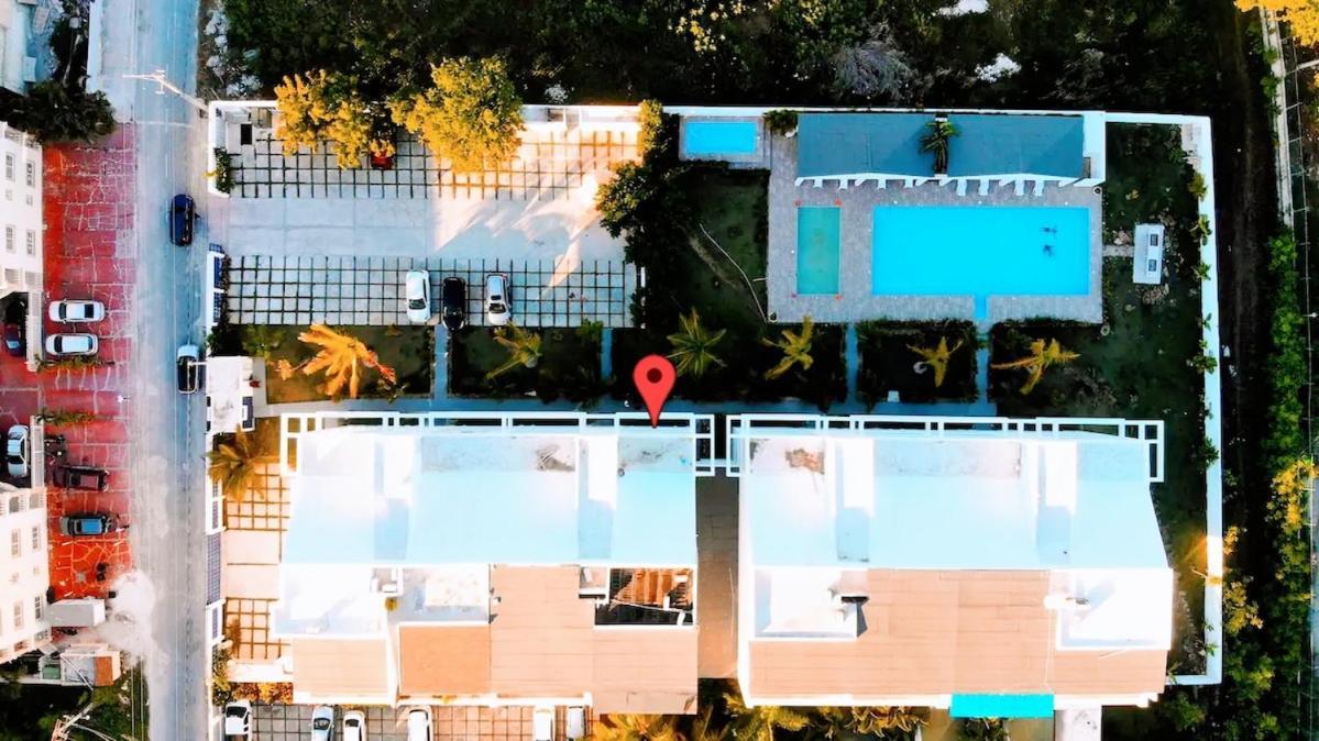 Hot Tub, Pool, Walk To Fun, Beach, Dining, Shops Apartment