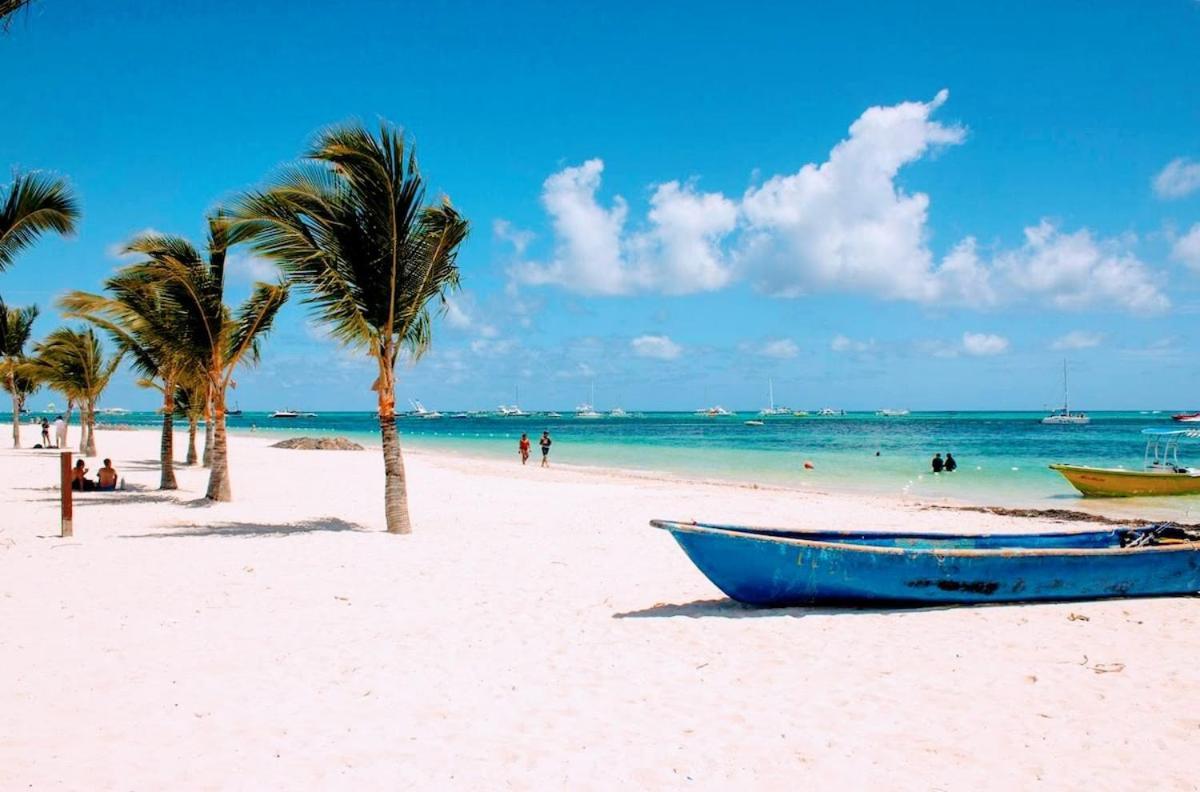 Hot Tub, Pool, Walk To Fun, Beach, Dining, Shops Apartment