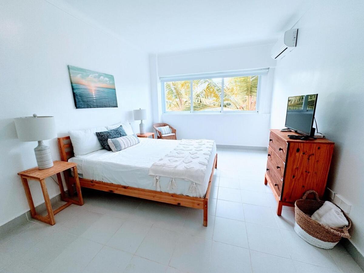 Apartment Hot Tub, Pool, Walk To Fun, Beach, Dining, Shops *