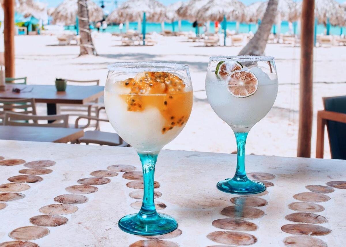 Backyard, Pool View, Walk To Beach, Dining, Shops Apartamento Punta Cana