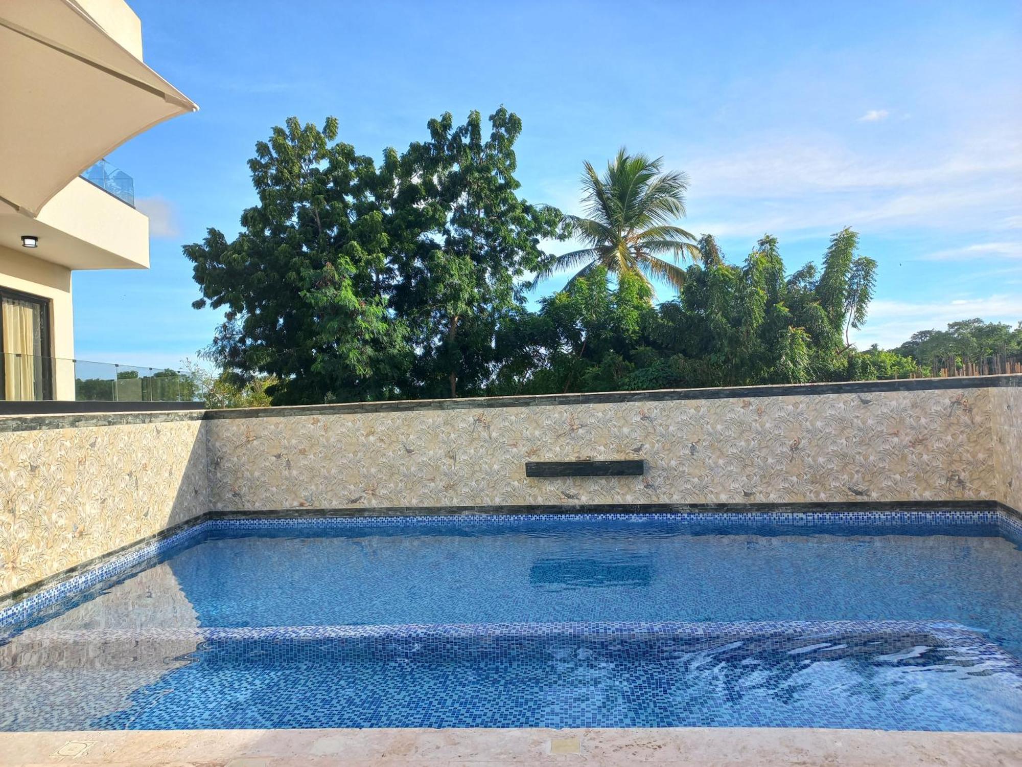 Apartment New Spacious & Bright 2br & 2ba, Pool & Shuttle, Wifi & Ac Gold Reef 209 *