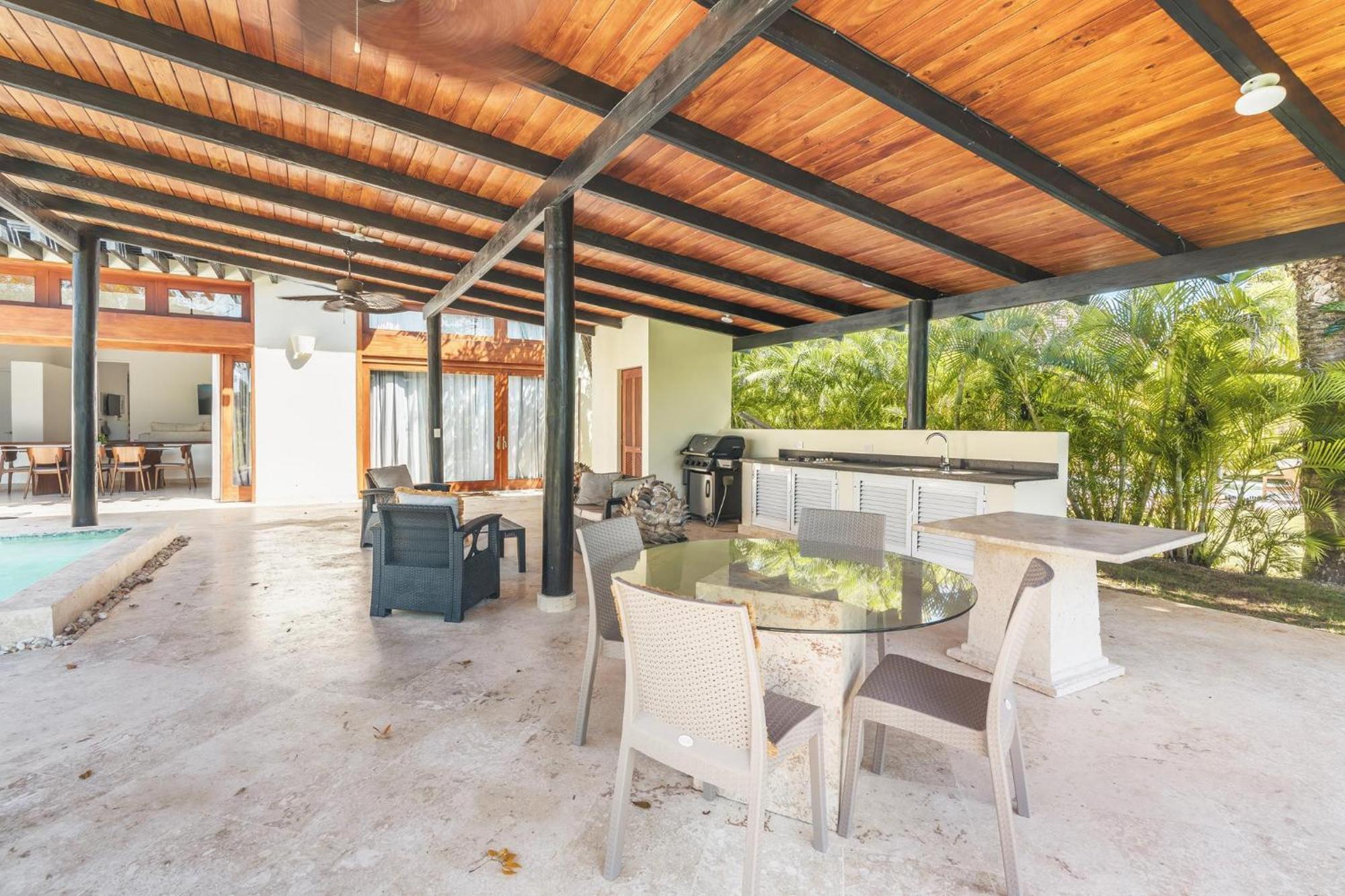 Bungallow With 3br Pool And Bbq In Village Casa de férias *