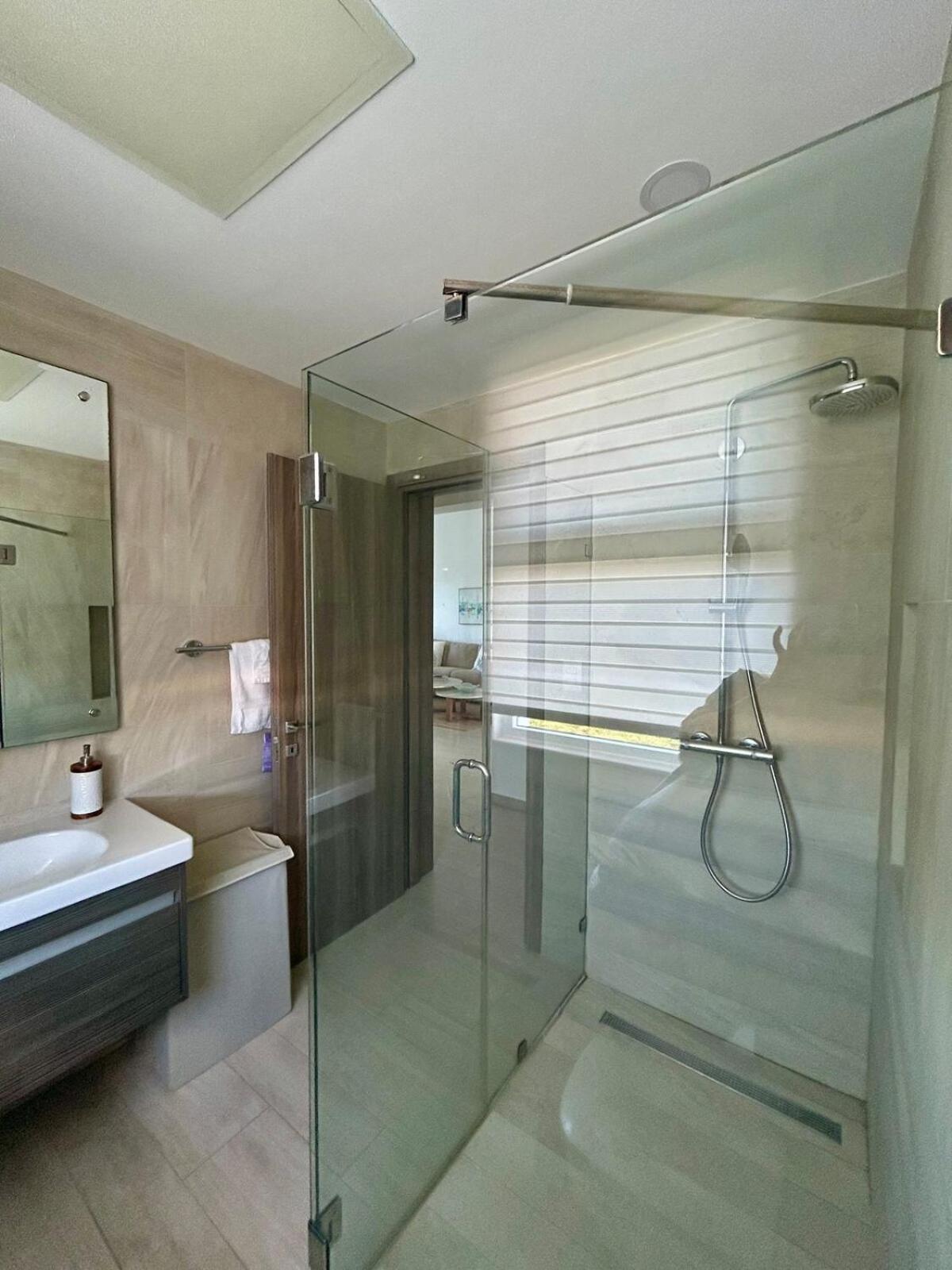 New Modern 2bdr In Cocotal Golf Apartment