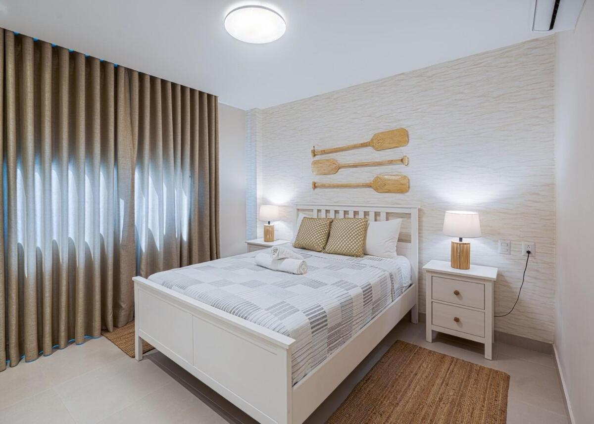 Luxurious 2br 2ba 3 Min From The *