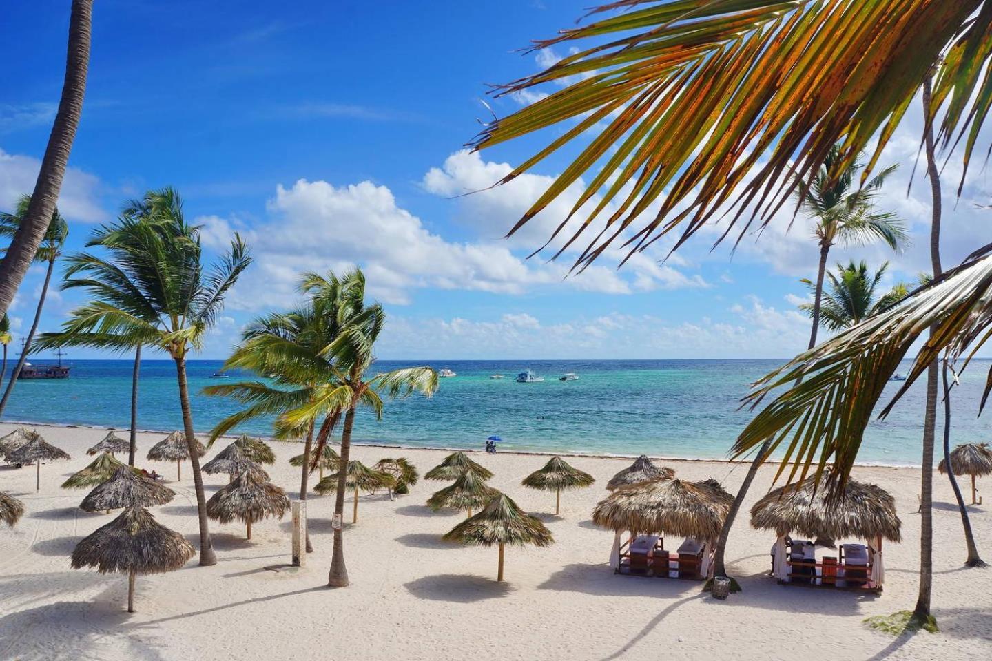 & With Pool And Ocean View Playa Corales Aparthotel Punta Cana