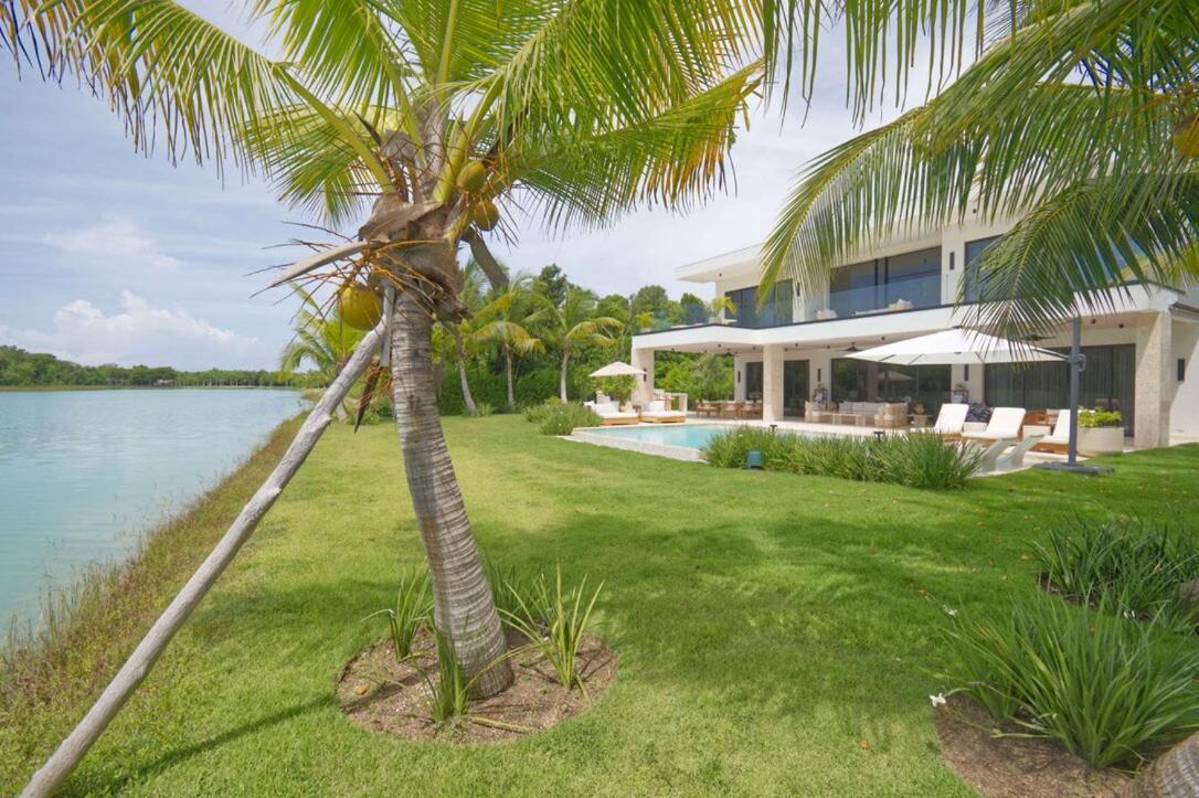 Сasa de vacaciones Modern With Staff In Golf N