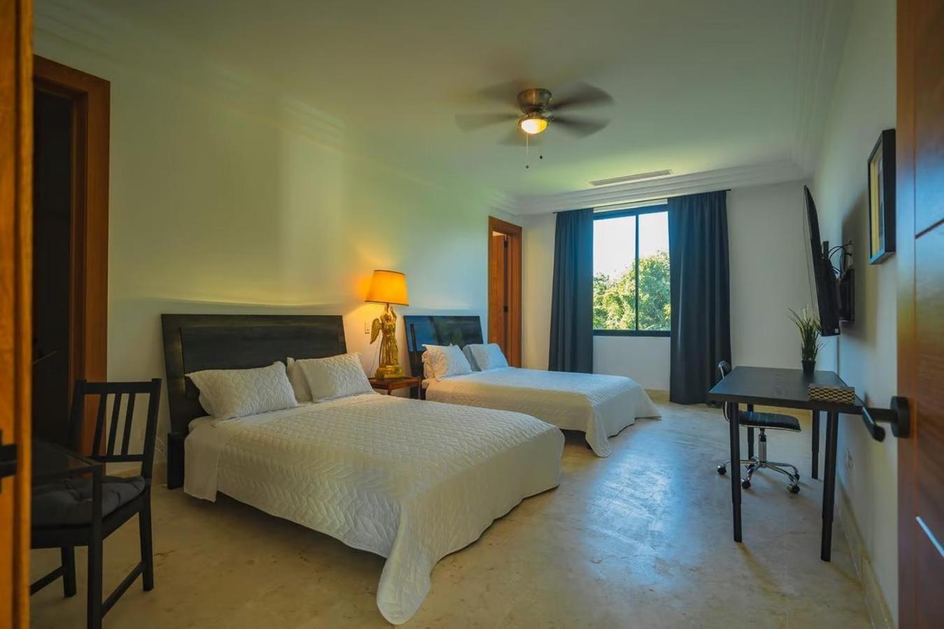 Waterfront Luxury In & Club Villa