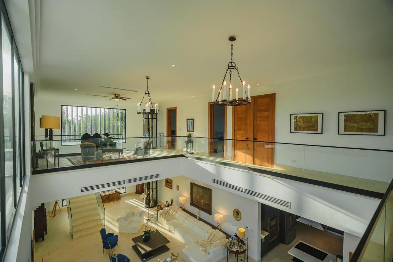 Waterfront Luxury In & Club *