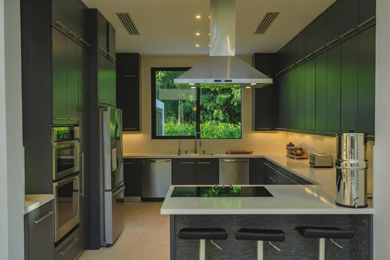 Waterfront Luxury In & Club Villa