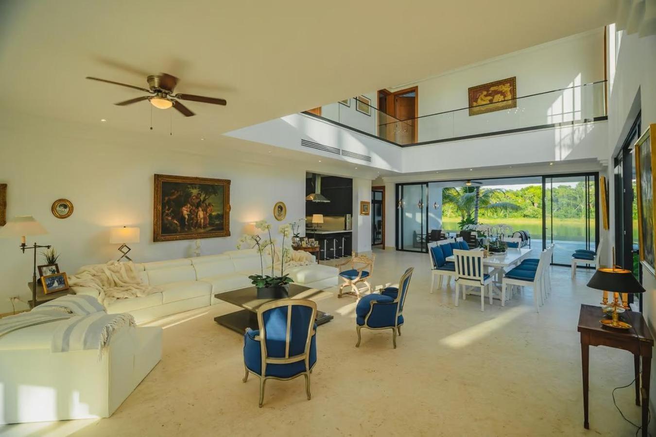 Waterfront Luxury In & Club Villa *