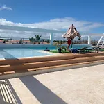 Superior Suites With Rooftop Pool And Beach Access