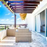 Ileverde A32 - Beachfront Condo