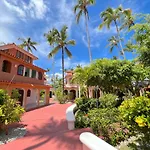 Los Corales Villas And Suites - Beach Club, Spa, Restaurants