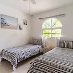 Cozy 2 Bdr Condo, With Pool Area And Free Wifi