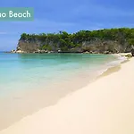 Relaxing 2 Bedroom Ocean View With Pool Close To The Beach