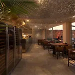 Ducassi Suites Rooftop Pool - Beach Club And Spa