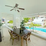 Blue Ocean Beachfront Villas & Apartments - Wifi, Pool, Bbq, Playa Los Corales
