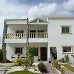 Villa Avec Jardin Partage
