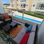 Cozy 2 Bedroom Apartment 7 Minutes Walk To Beach.