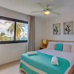 Super Spacious Condo With Private Picuzzi