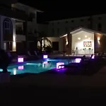 Seven Shades Of Coral Village - Suites & Pool In A Residence Close To The Beach