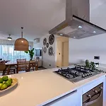 Fantastic Luxury Apartment With Bbq And Picuzzi