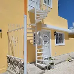 Ave Fenix Apartments